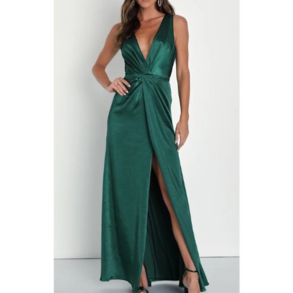 LULU'S XS Perfect Refinement Emerald Satin Sleeveless Pleated Maxi Dress NEW b34 - Picture 1 of 12